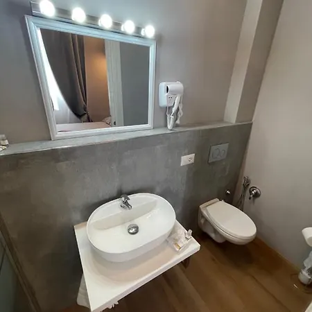 Piccola Dimora Oda ve Kahvaltı 3*